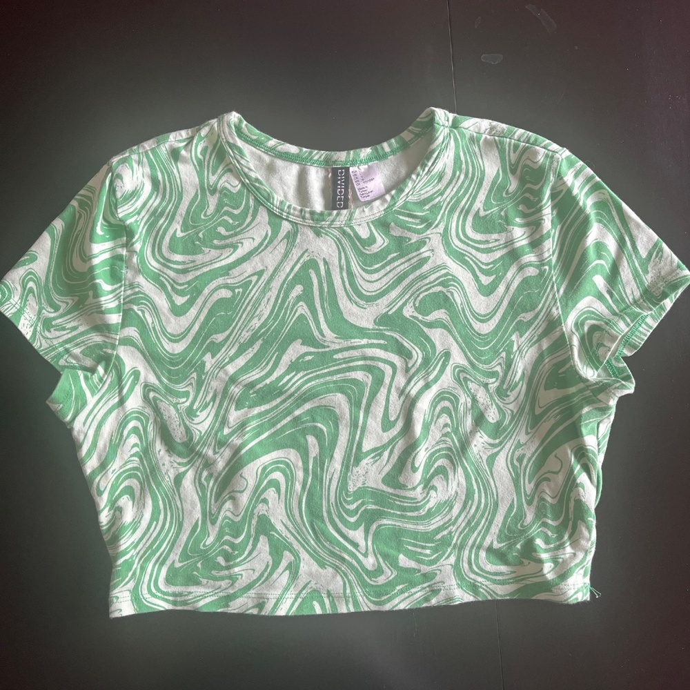 Cropped top with short sleeve